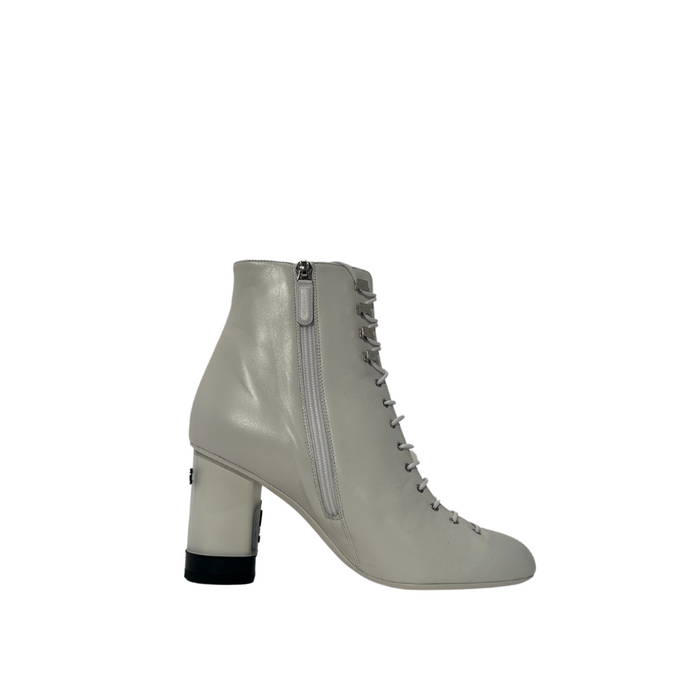 Chaussures Chanel à lacets blanches 38C