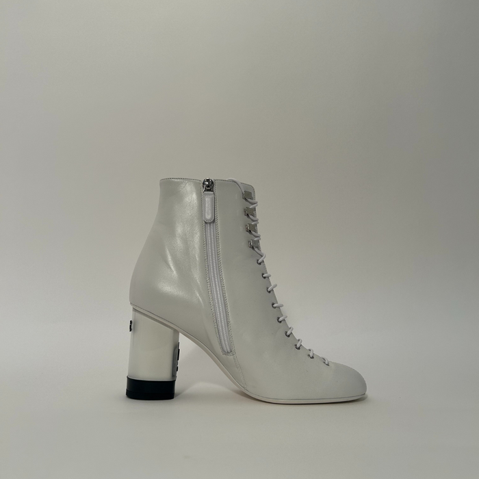 Chaussures Chanel à lacets blanches 38C