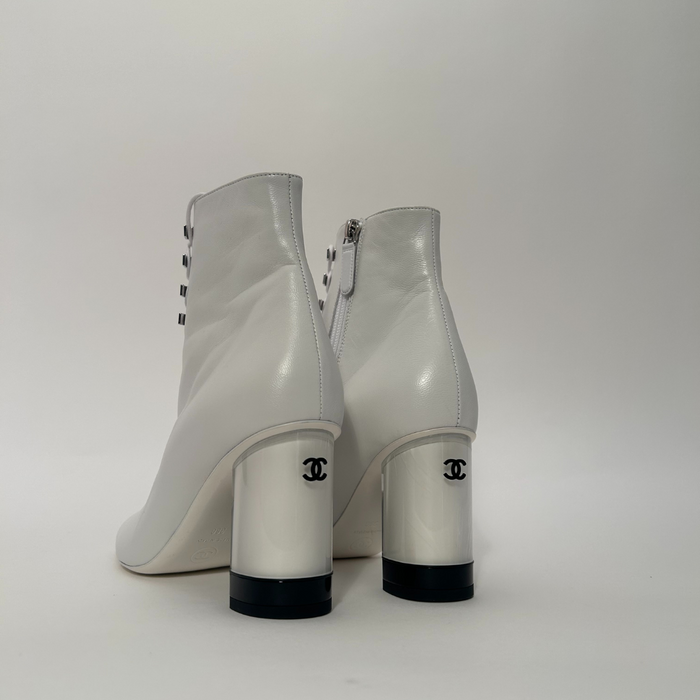 Chaussures Chanel à lacets blanches 38C