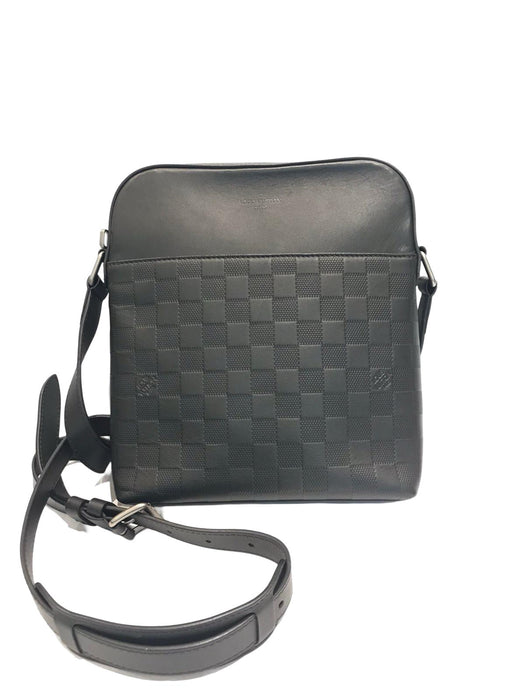 LV DISTRICT POCHETTE PM ONYX DAMIER INFINITE PRW PRE-LOVED